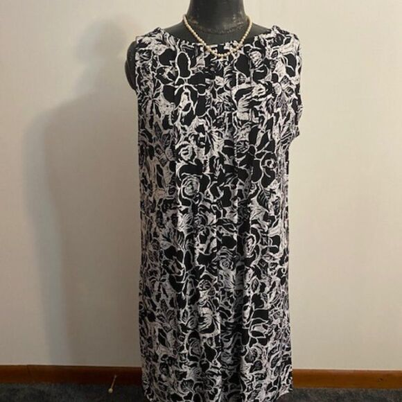 Periwinkle Black/White pleated front and back dress, size 14W - Picture 1 of 5